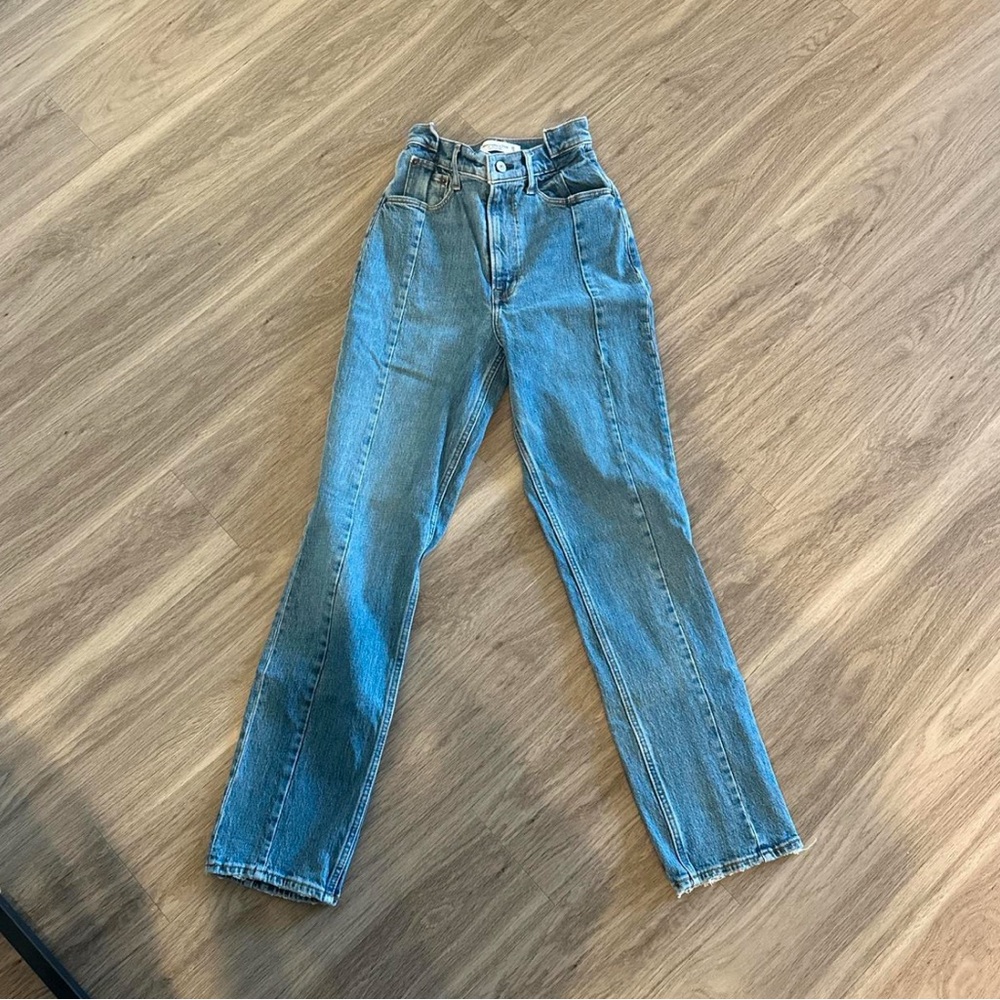Never worn Abercrombie & Fitch curve love jeans - 25(0)